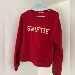 Taylor Swift Red eta Swiftie sweatsuit